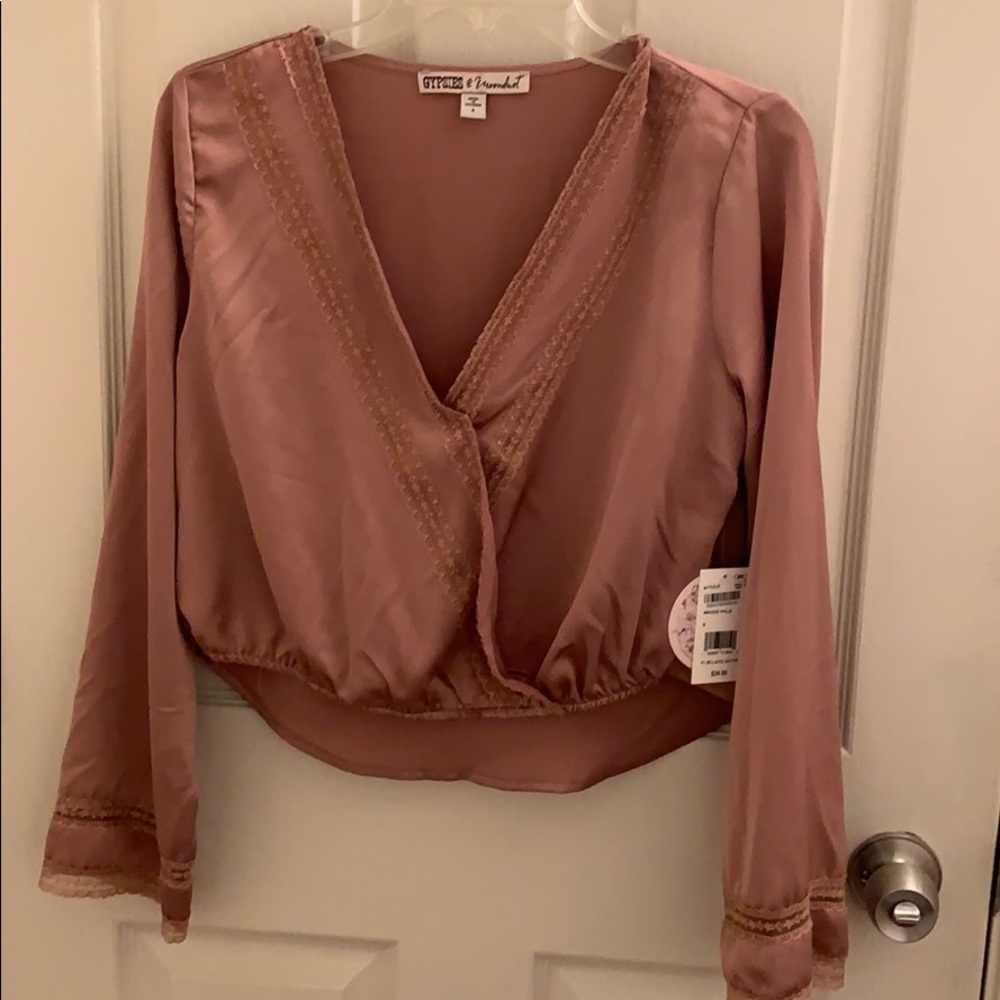 Cropped long sleeve top